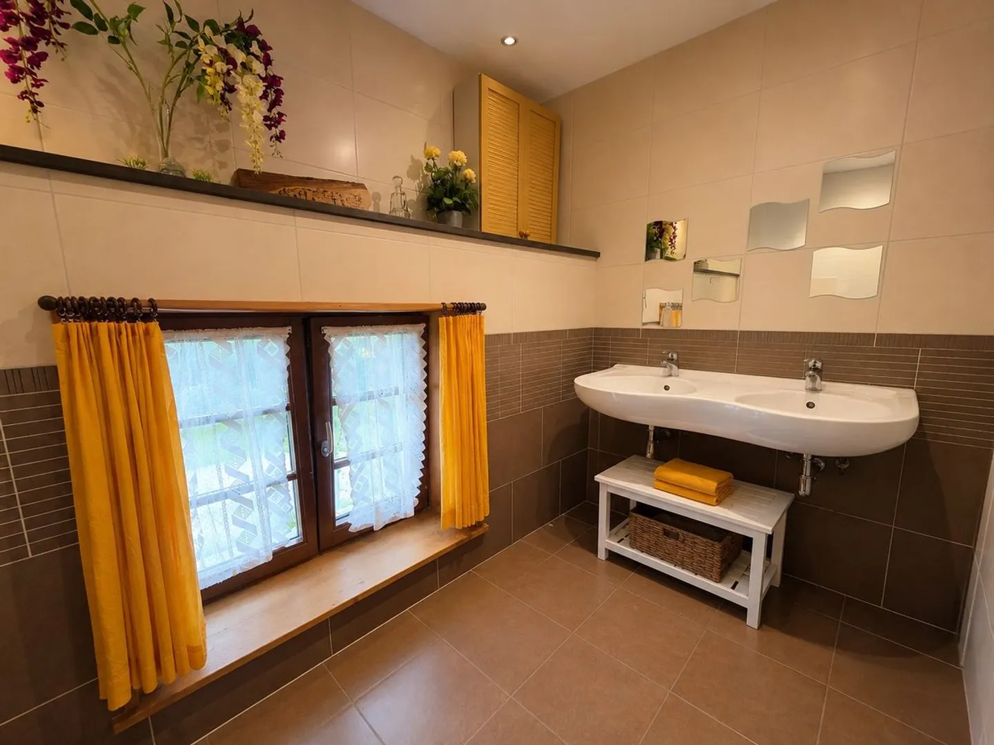 Charming renovated farmhouse with a magnificent large garden - Photo 8 of 13