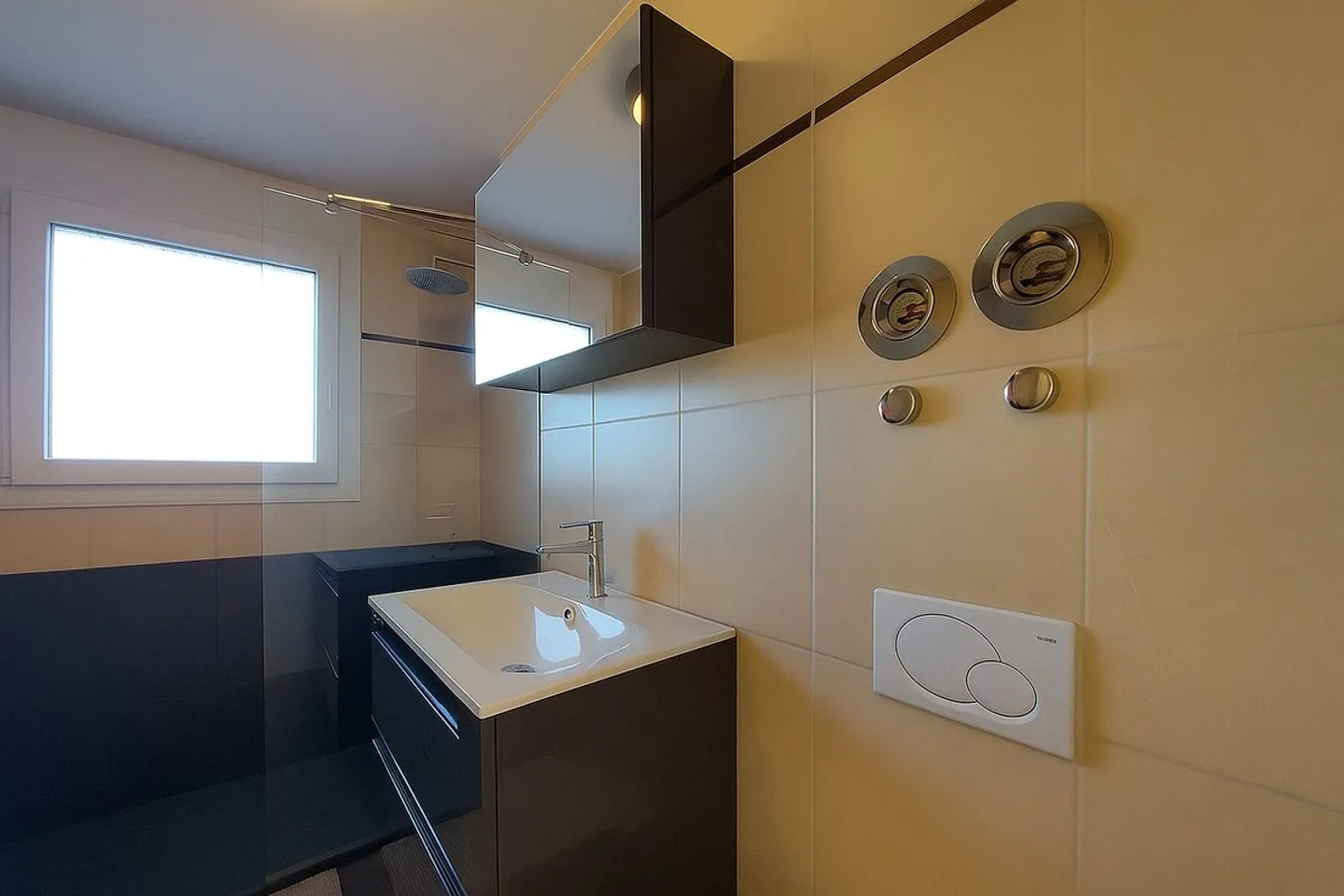 Appartamento attico con terrazza, garage doppio e posto auto esterno - Foto 9 di 11