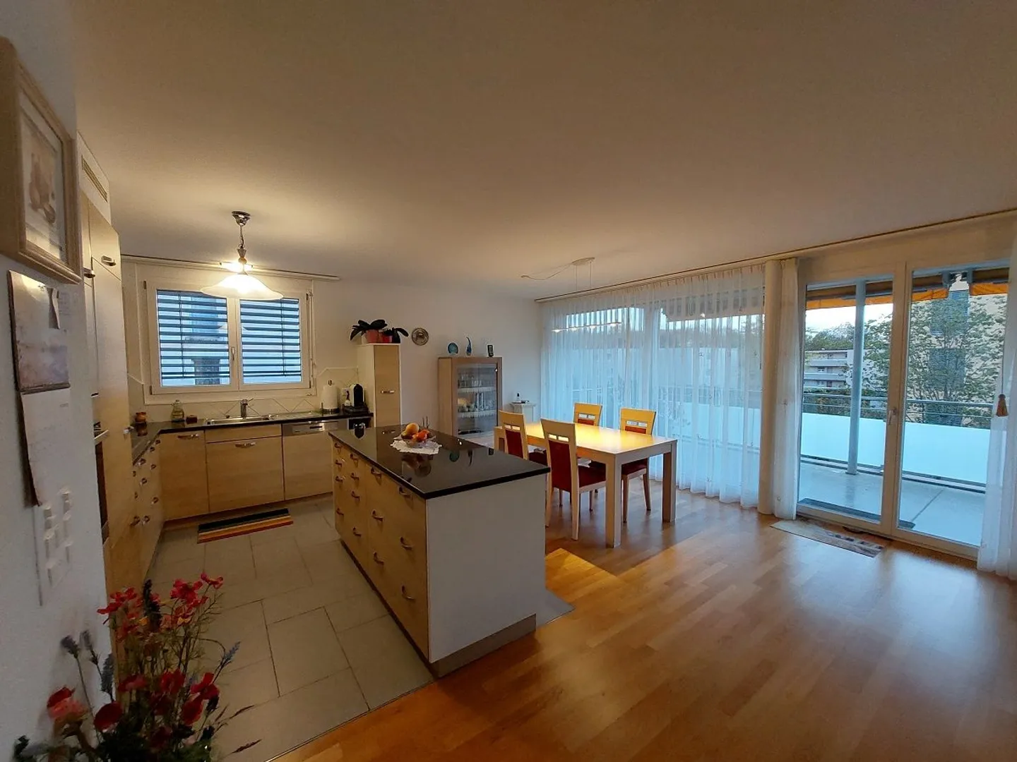 Very bright 4.5 room apartment with terrace - Photo 4 of 9