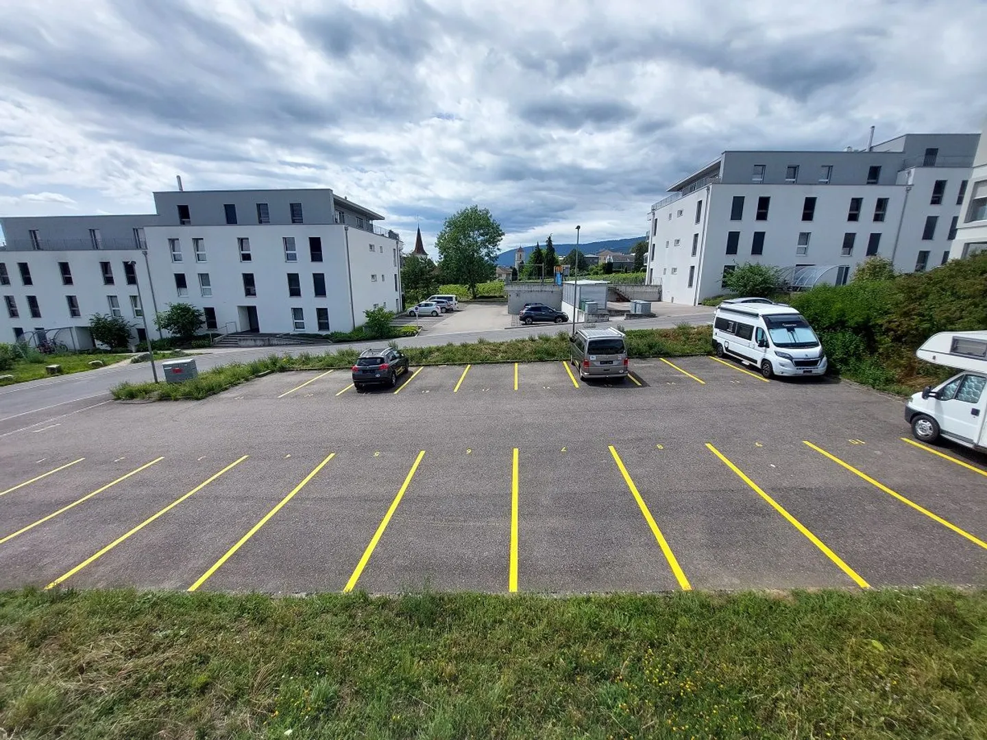 Edificio commerciale con 23 posti auto esterni - Foto 3 di 13