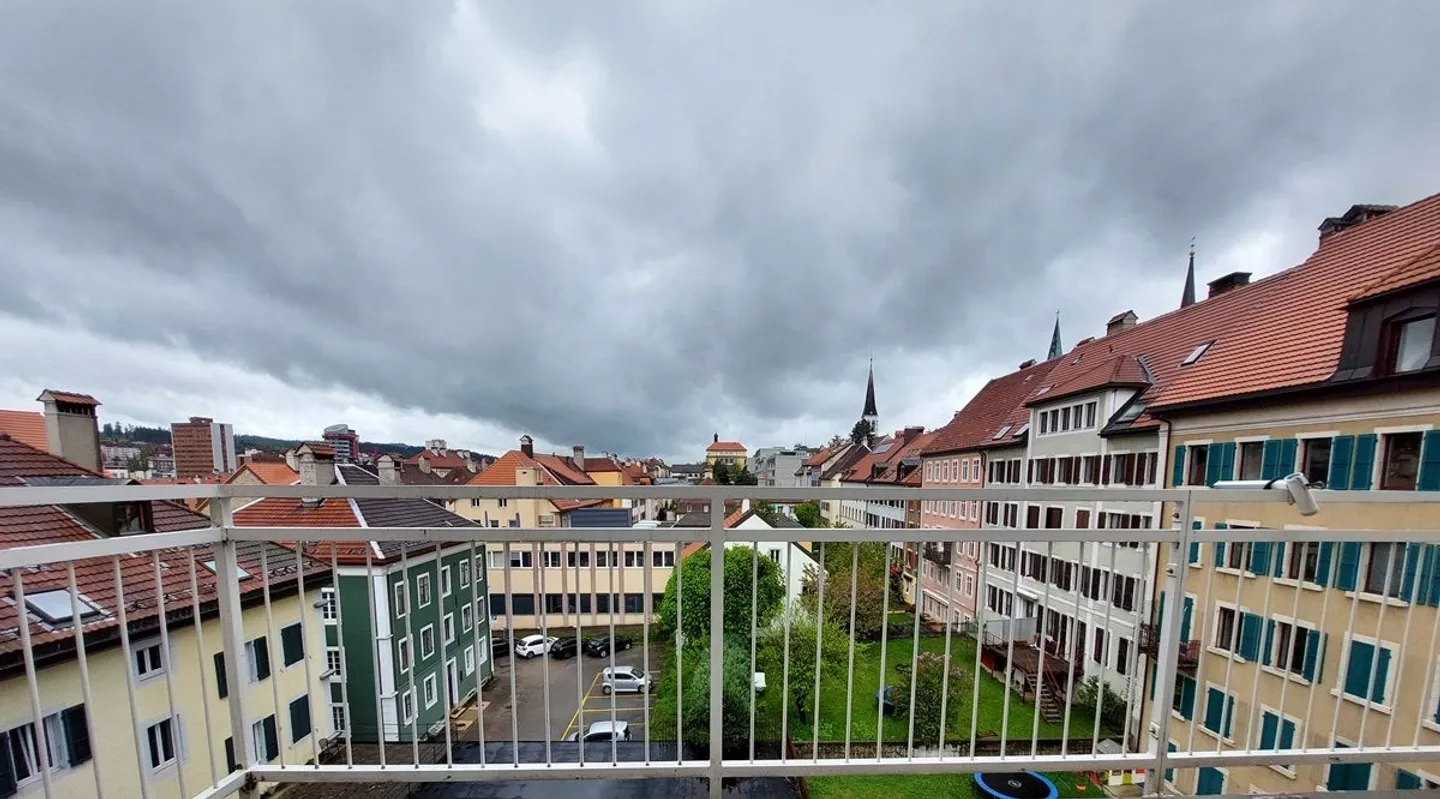 Rental building with 9 apartments and 1 commercial space - Photo 3 of 13