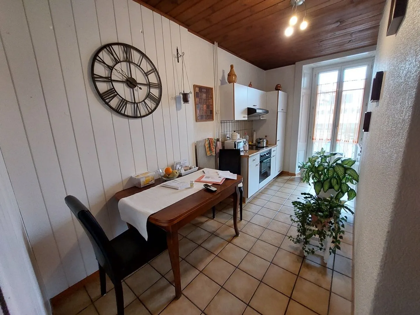 Rental building with 9 apartments and 1 commercial space - Photo 6 of 13