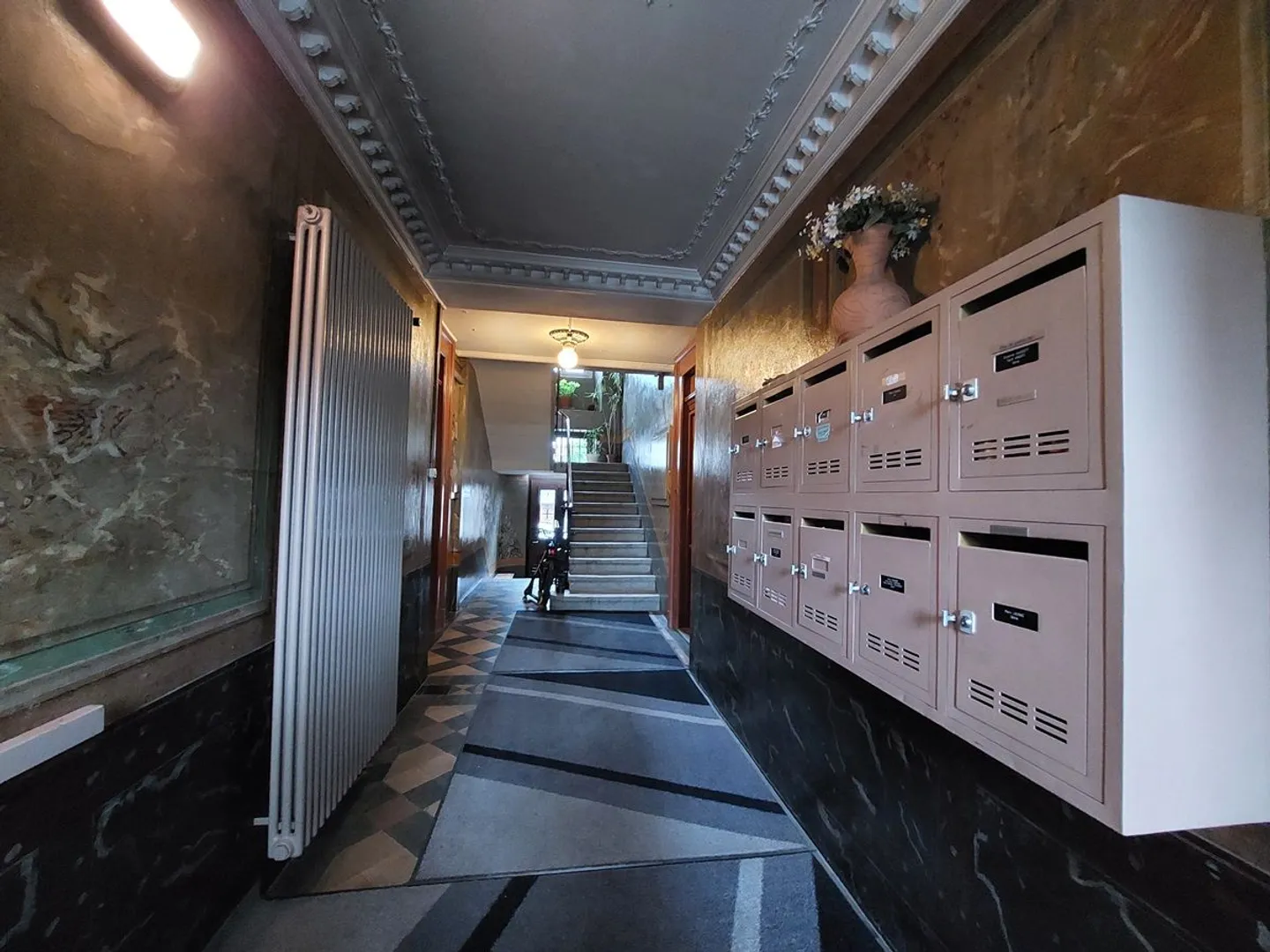 Rental building with 9 apartments and 1 commercial space - Photo 4 of 13