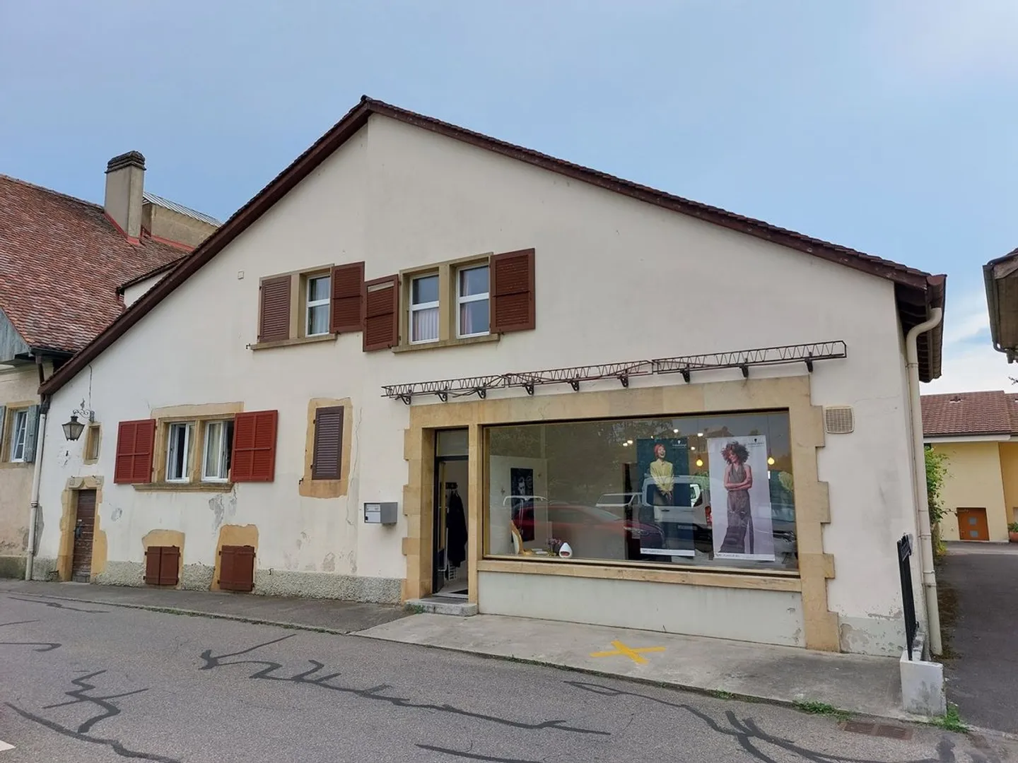 Charming house with garden including 2 apartments, 1 hair salon - Photo 1 of 11