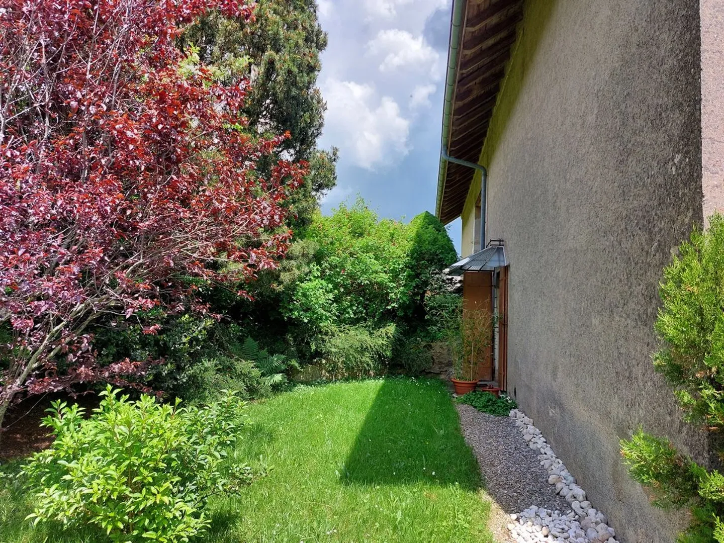 Fattoria affascinante con vista sul lago e sulle Alpi, composta da due appartamenti e un fienile - Foto 2 di 13