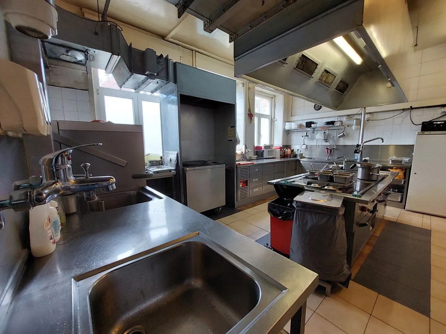 Yield building with a restaurant and 15 rooms - Photo 9 of 13
