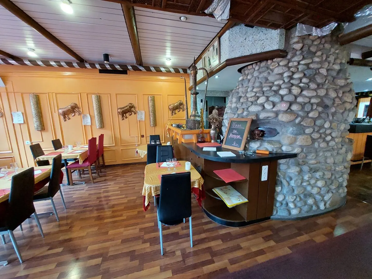 Yield building with a restaurant and 15 rooms - Photo 6 of 13