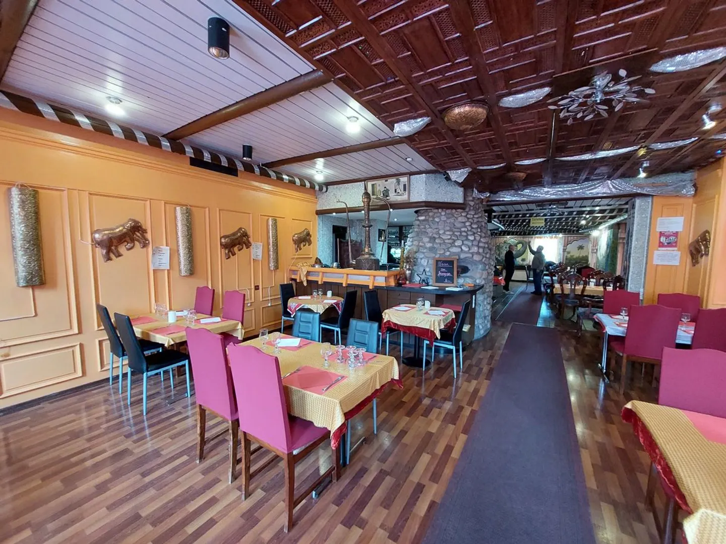 Yield building with a restaurant and 15 rooms - Photo 4 of 13