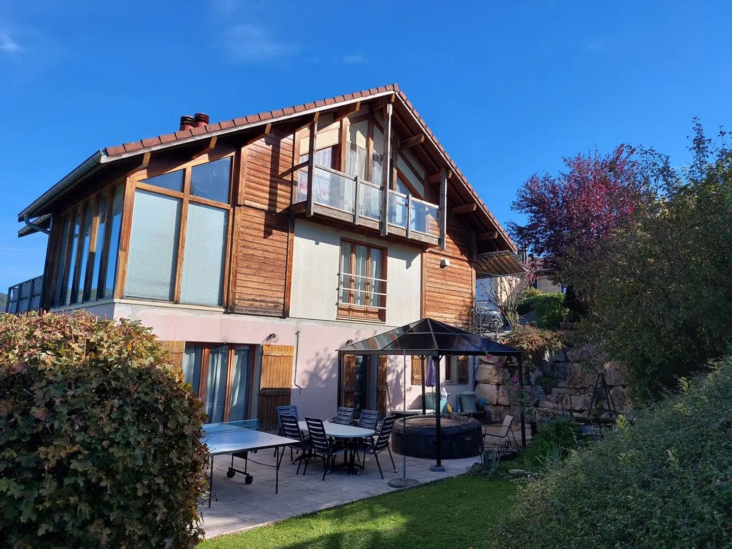 Spacious villa with independent apartment on the lower floor - Photo 2 of 13