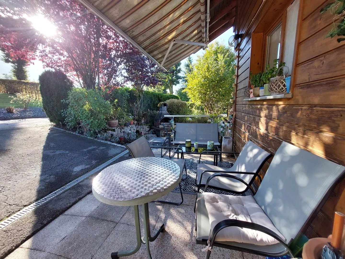 Spacious villa with independent apartment on the lower floor - Photo 3 of 13