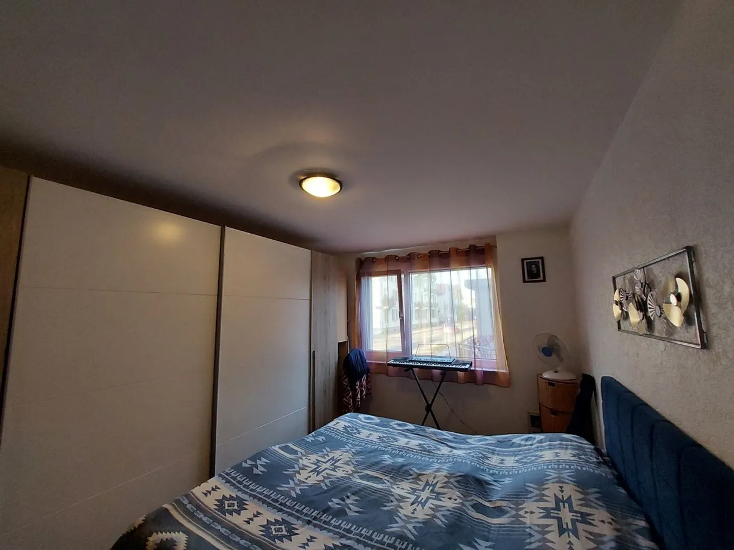 Modernes 4,5-Zimmer-Apartment mit Garten - Foto 7 von 11