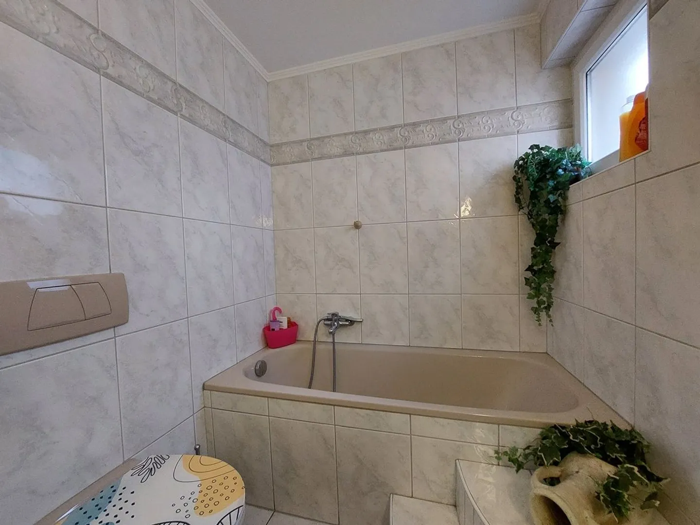 Modernes 4,5-Zimmer-Apartment mit Garten - Foto 8 von 11