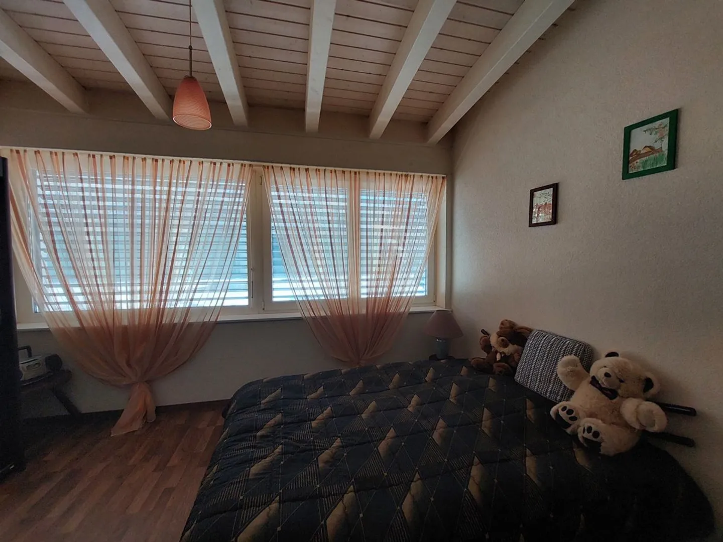 Stunning contemporary villa with a large bay window - Photo 11 of 13