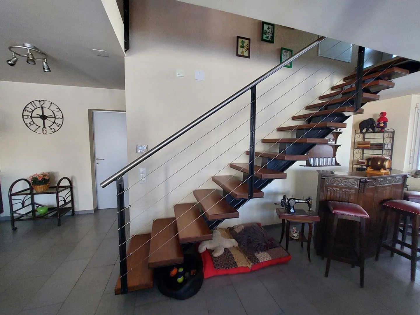 Stunning contemporary villa with a large bay window - Photo 8 of 13