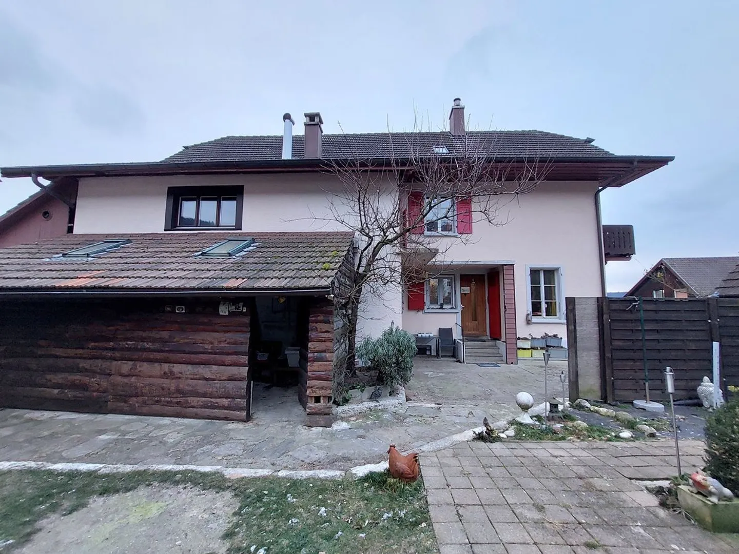 Grande casa con vista sul lago e possibilità di sviluppo - Foto 1 di 13