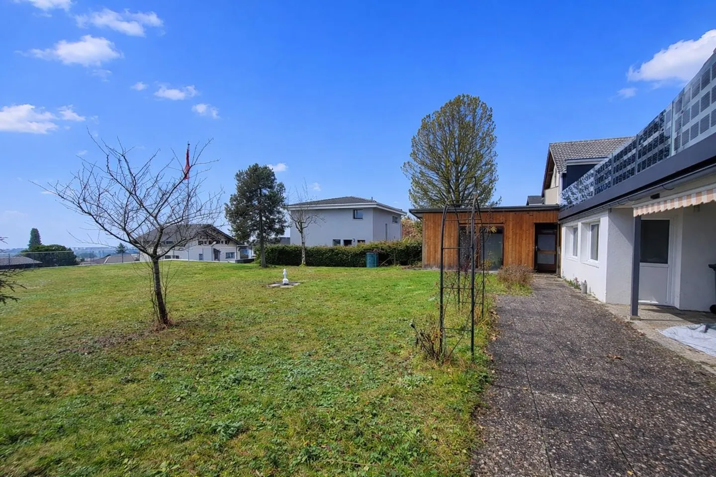 Casa composta da due appartamenti indipendenti e spazi per uffici - Foto 2 di 13