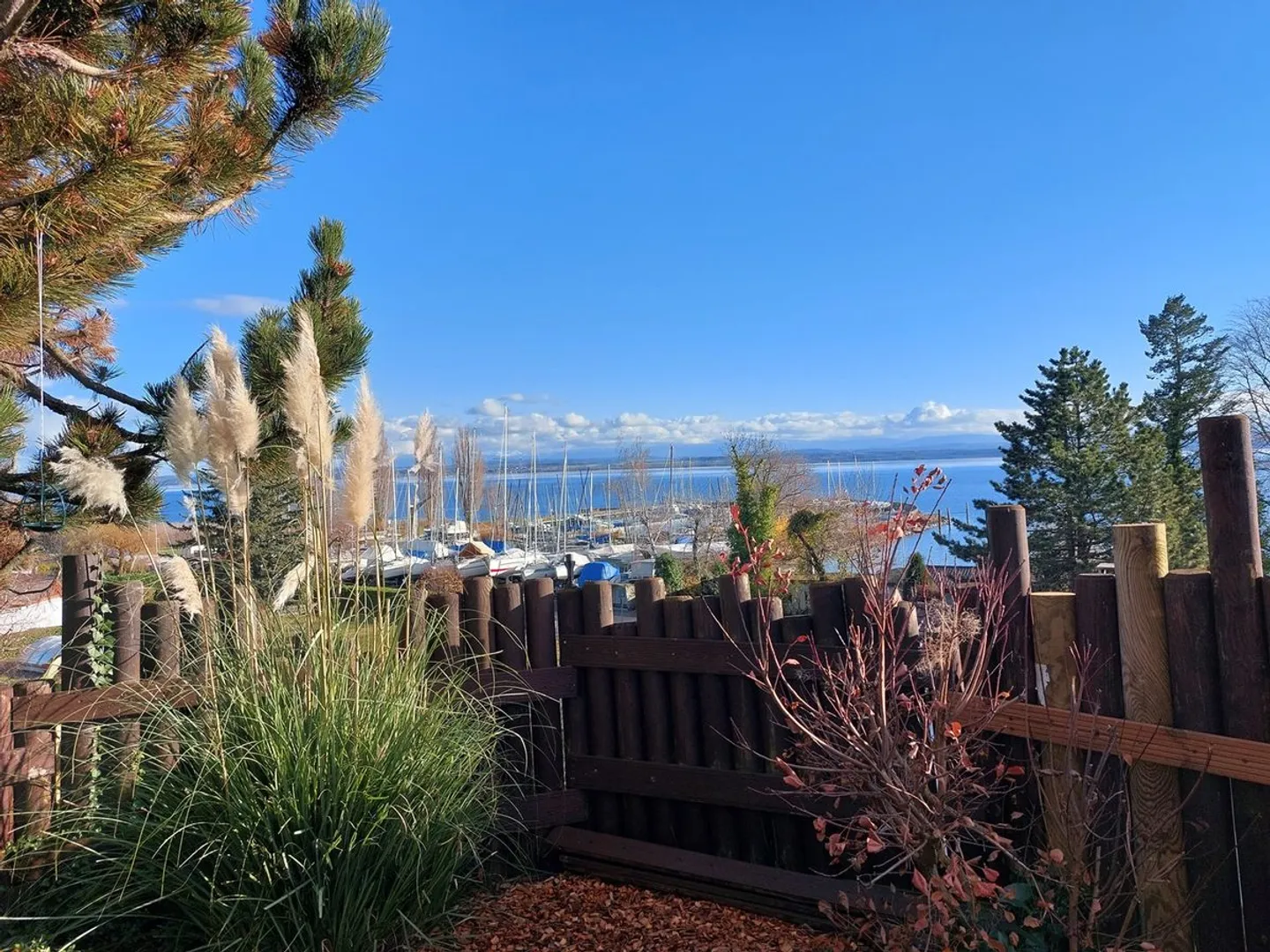 Villa spacieuse avec vue sur le lac - Photo 3 sur 9