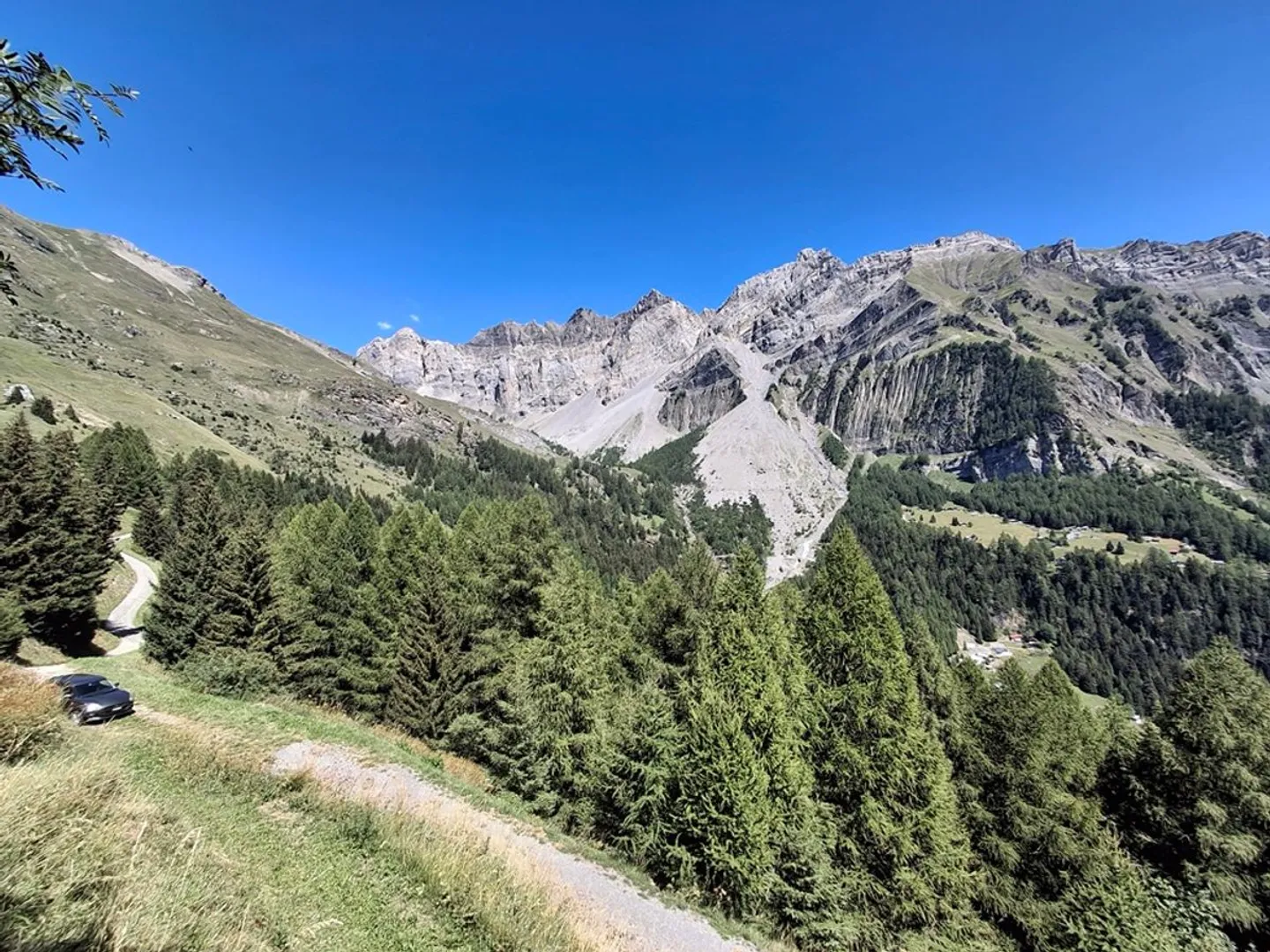 Charmante Mayen mit herrlichem Panoramablick auf die Berge - Foto 3 von 10