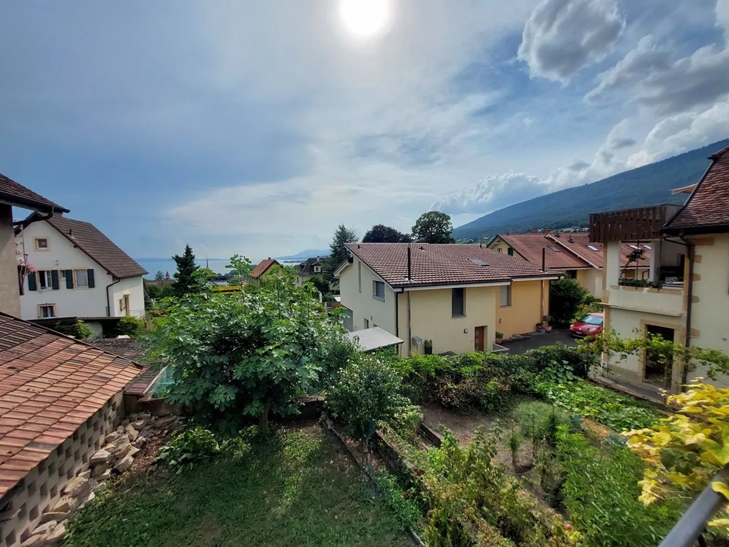 Village house with garden offering two apartments and a commercial space - Photo 4 of 13