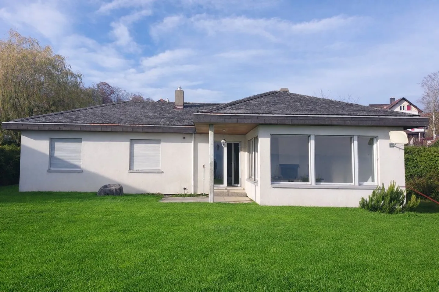 Bella villa indipendente con vista lago e Alpi - Foto 1 di 9