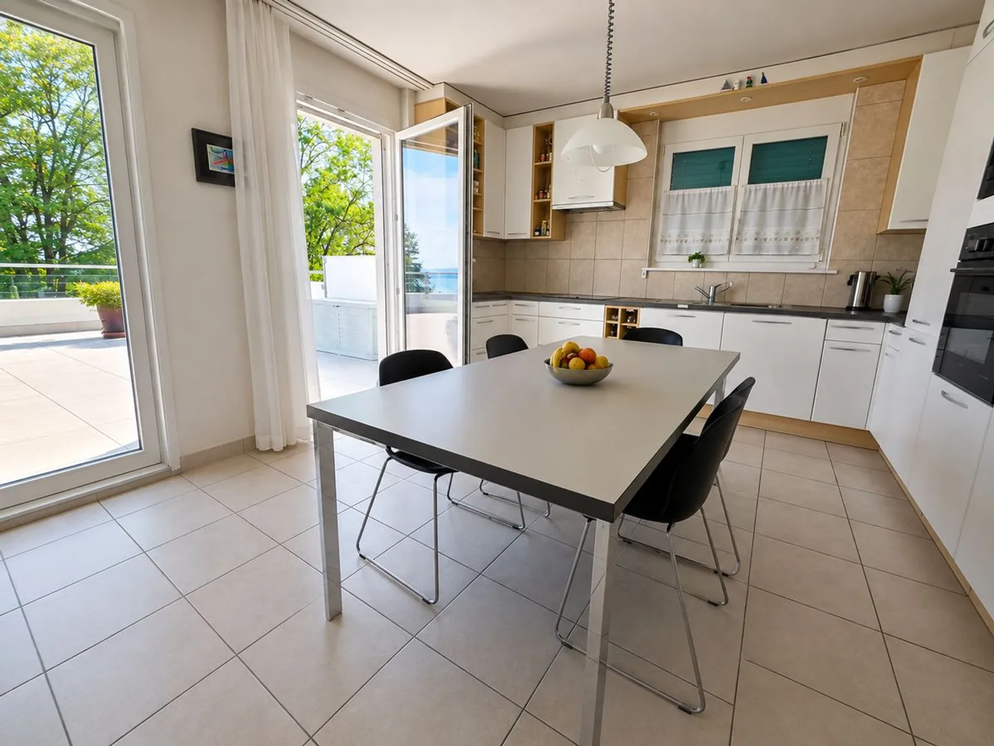 Villa con terrazza di 5,5 stanze con vista mozzafiato sul lago e sulle Alpi - Foto 7 di 13