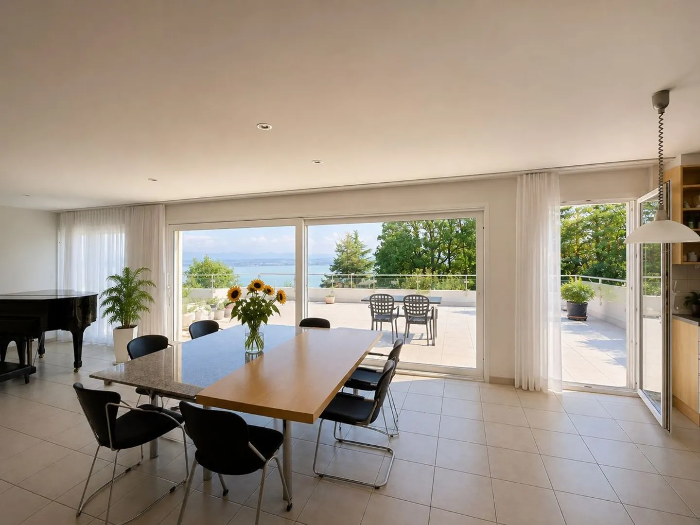 Villa con terrazza di 5,5 stanze con vista mozzafiato sul lago e sulle Alpi - Foto 6 di 13