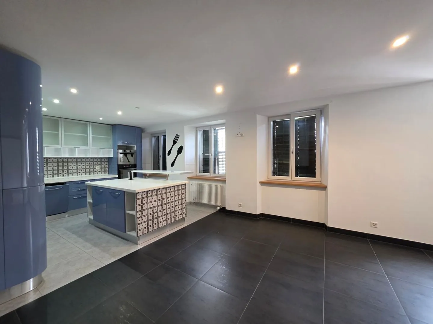 Semi-detached house consisting of 5 fully renovated apartments - Photo 9 of 13