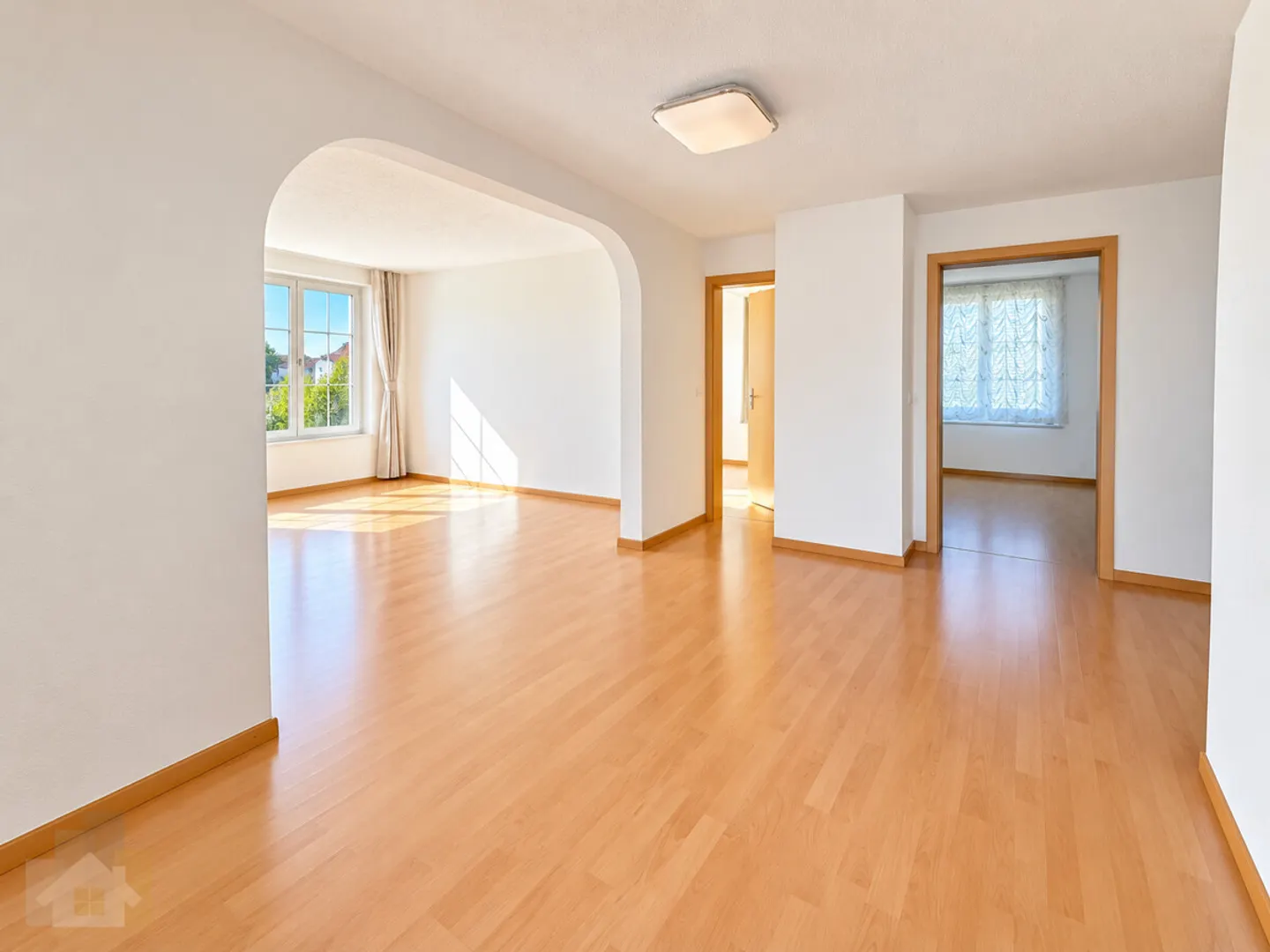 Preiswerte 4-Zimmerwohnung auf 90 m2 mit Balkon und Aussenparkplatz in - Photo 8 sur 10