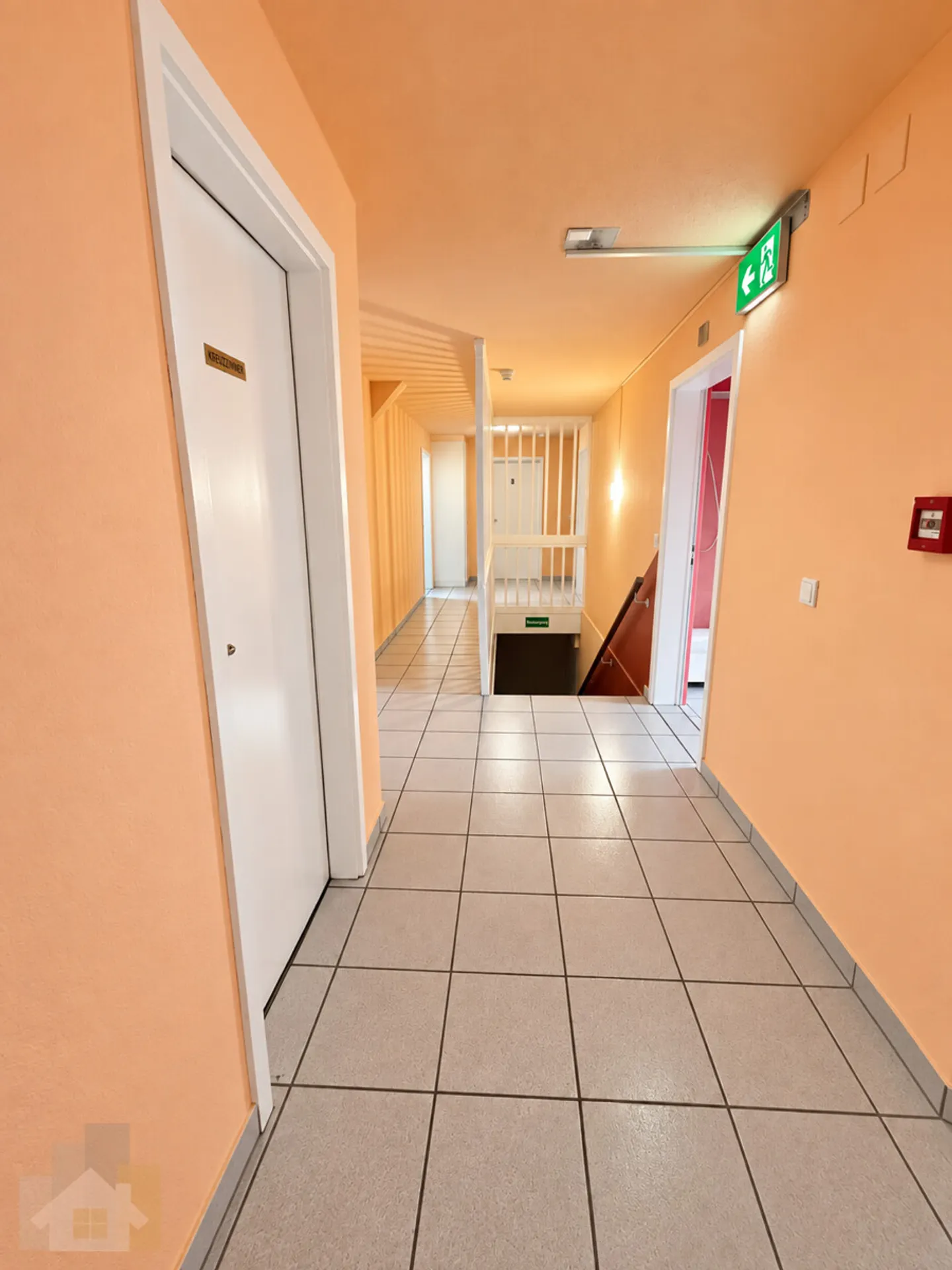 Attractive contact bar with 6 rooms property with furniture takeover - Photo 11 of 13