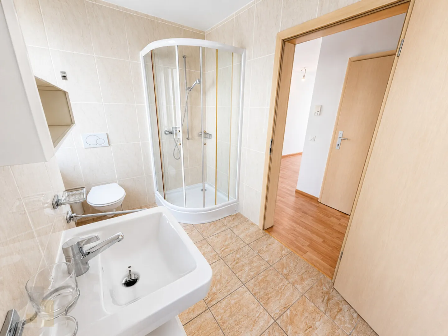 DIRECTEMENT AU LAC AVEC 2 BALCONS ET BEAUCOUP D'ESPACE - Photo 10 sur 13