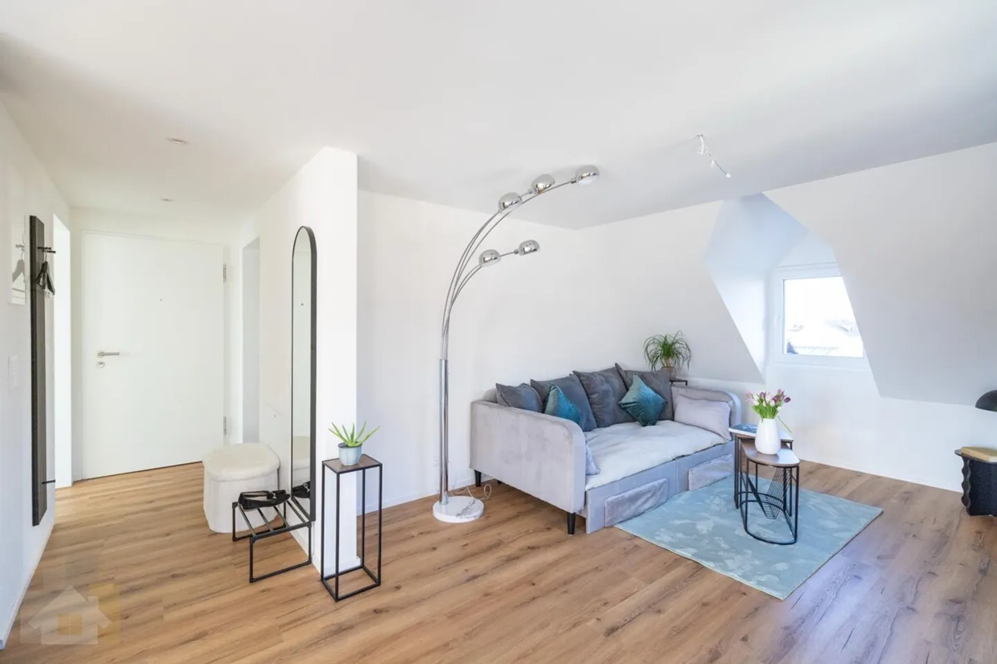Furnished Dream Apartment in Central Location - Limited Time - Photo 2 of 7