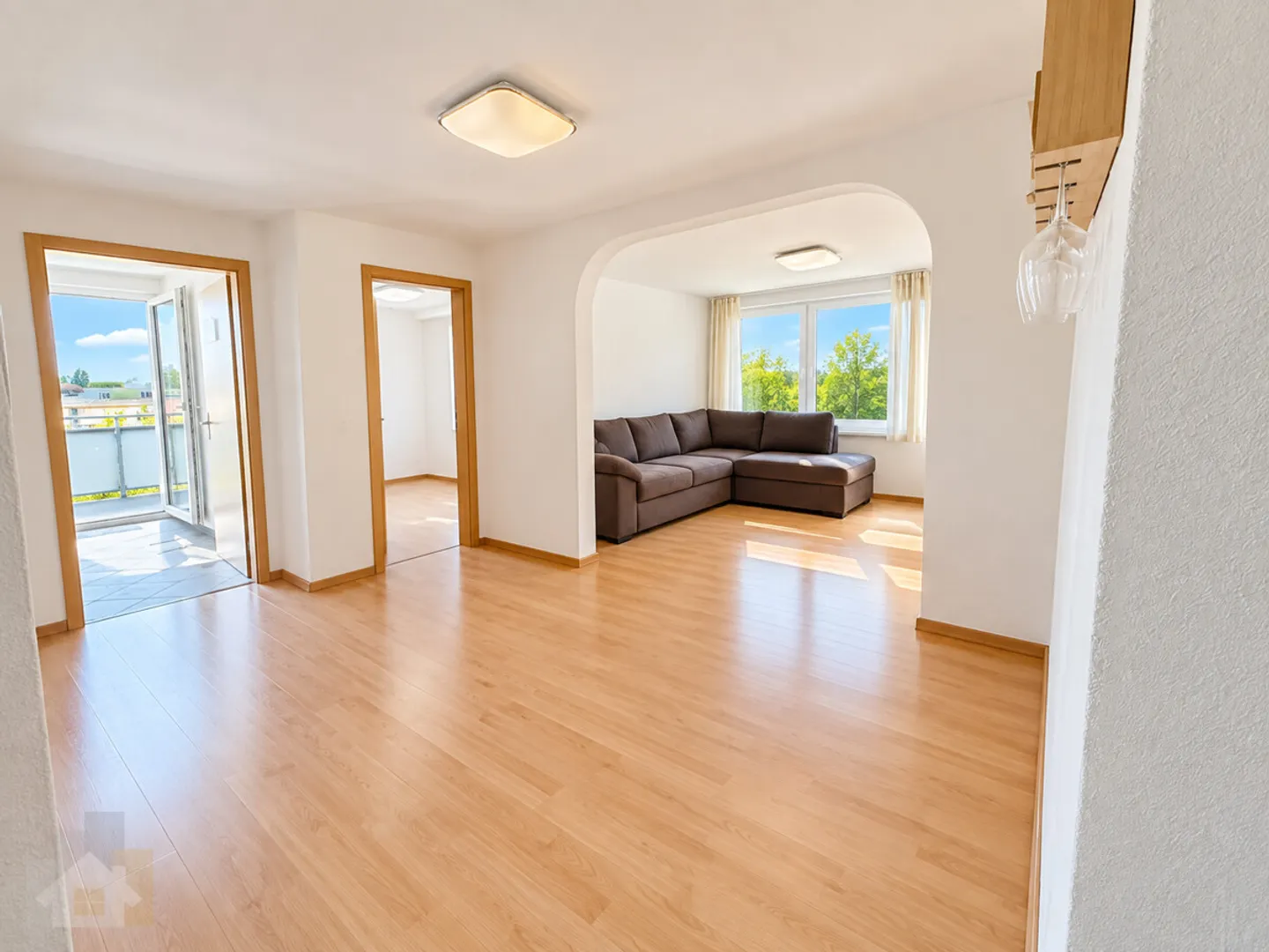 Preiswerte 4-Zimmerwohnung auf 90 m2 mit Balkon und Aussenparkplatz in - Photo 1 sur 10