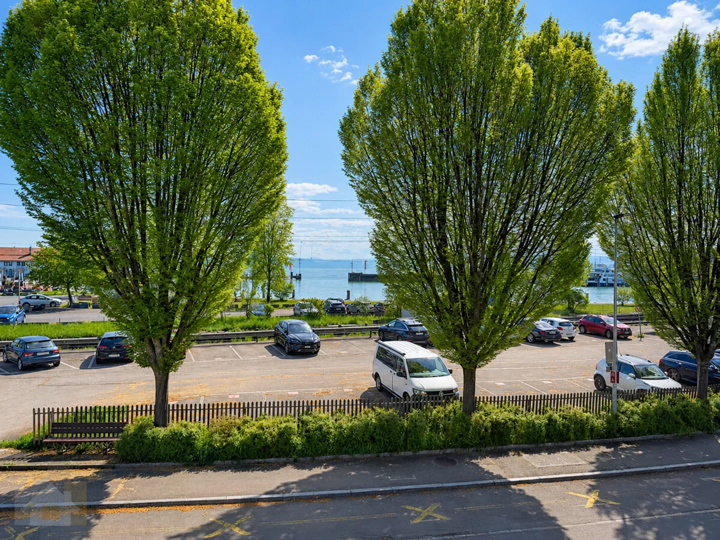 DIRECTEMENT AU LAC AVEC 2 BALCONS ET BEAUCOUP D'ESPACE - Photo 3 sur 13
