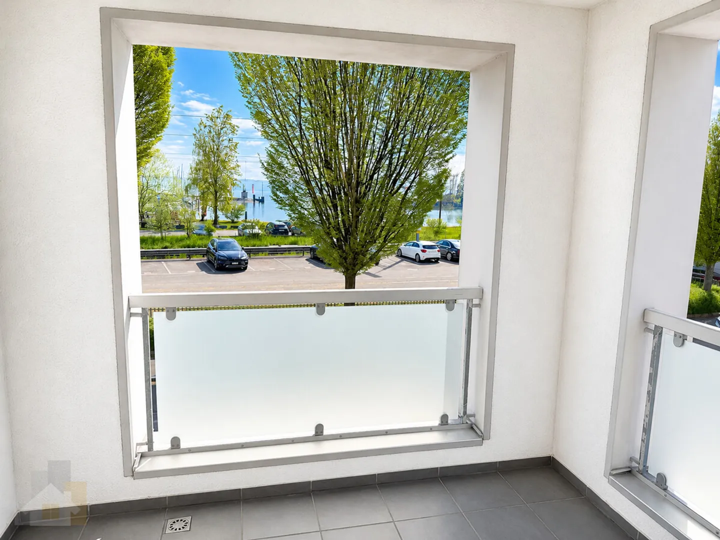DIRECTEMENT AU LAC AVEC 2 BALCONS ET BEAUCOUP D'ESPACE - Photo 9 sur 13