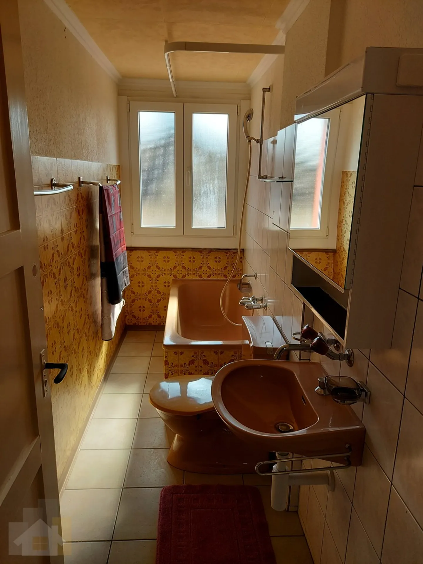 Ganzes Haus / Restaurant (Kontaktbar) mit 7 Schlafzimmern und einer Ga - Foto 5 von 9