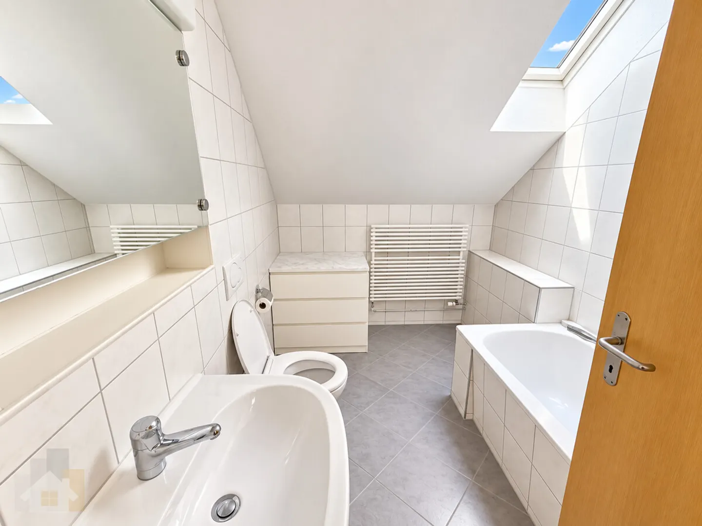 Preiswerte 4-Zimmerwohnung auf 90 m2 mit Balkon und Aussenparkplatz in - Photo 6 sur 10