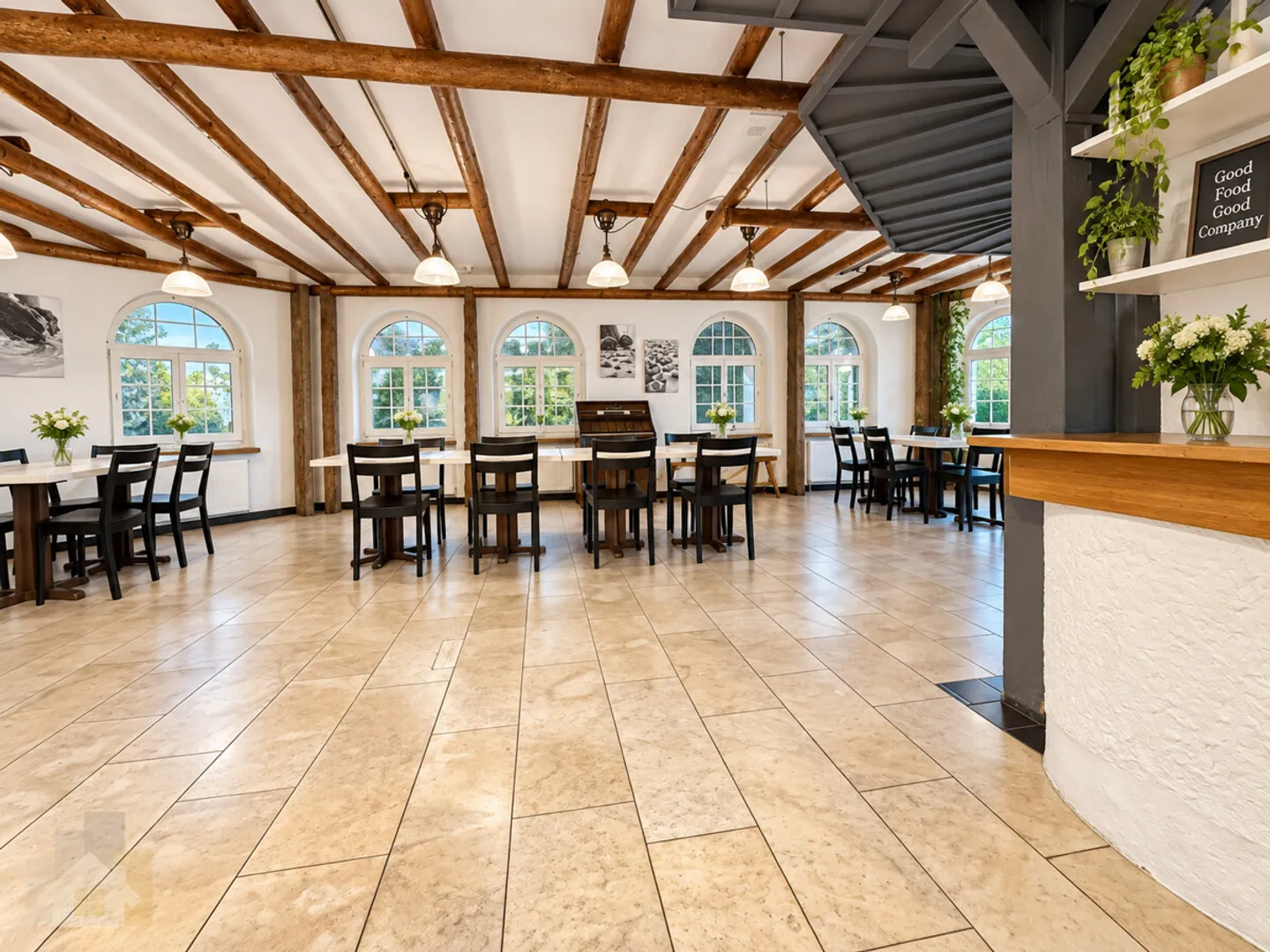 Locaux de restaurant avec terrasse extérieure - Photo 4 sur 13