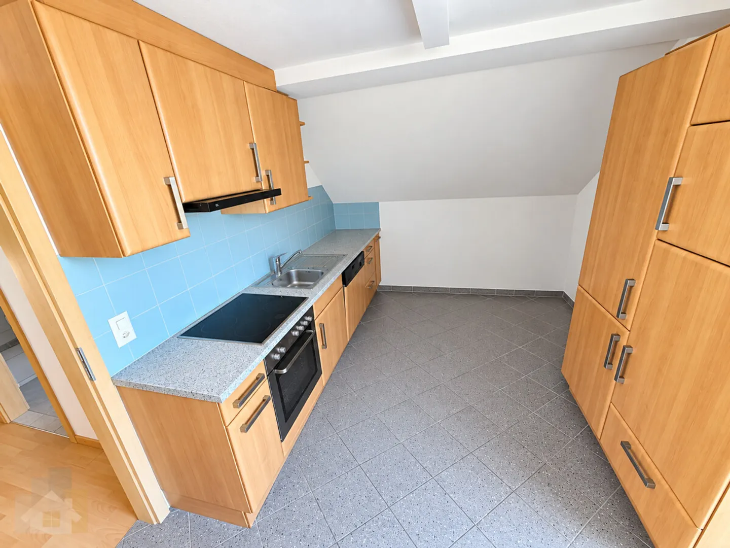 Preiswerte 4-Zimmerwohnung auf 90 m2 mit Balkon und Aussenparkplatz in - Photo 5 sur 10