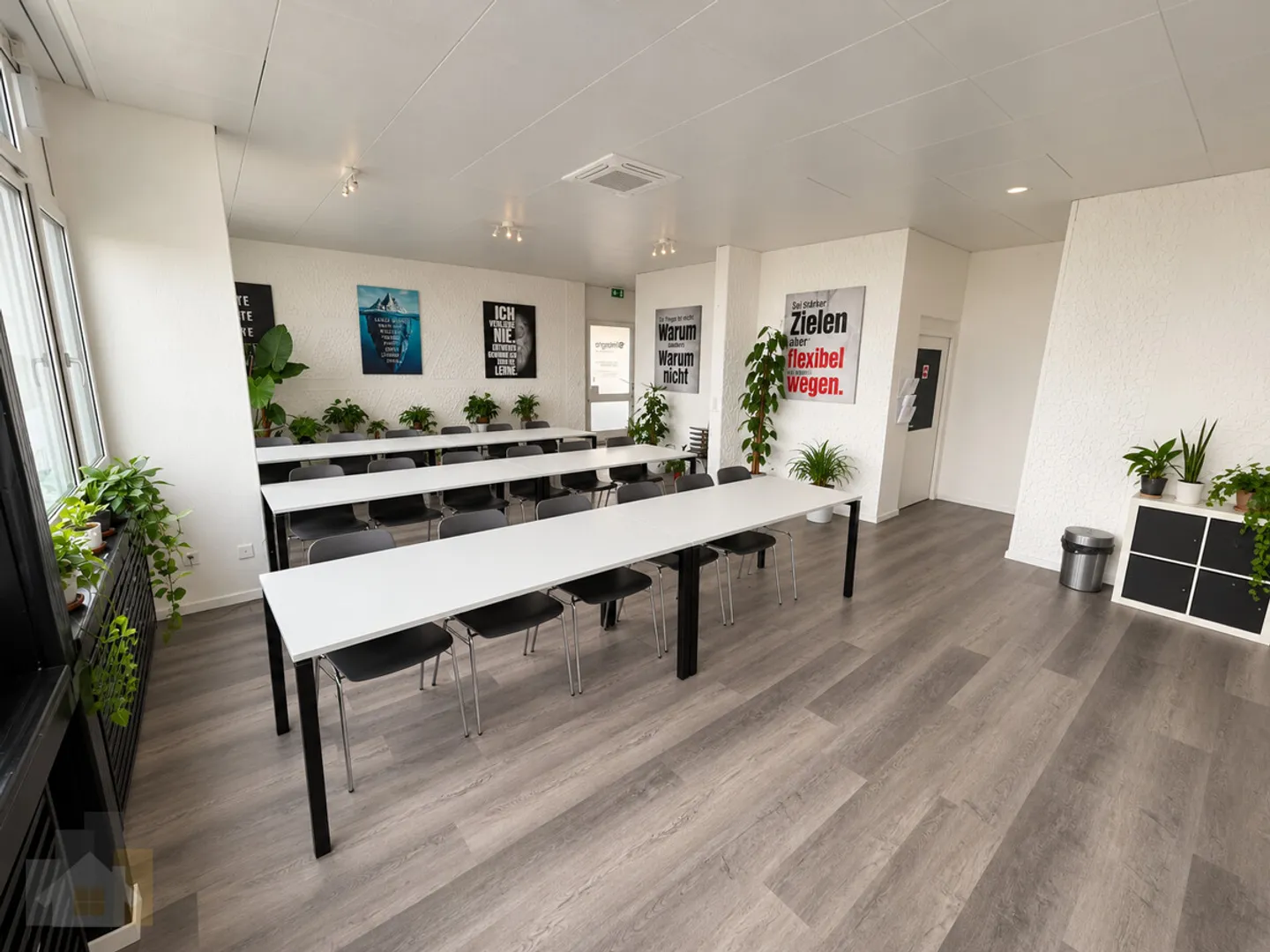 Espace de bureau avec salle de coaching et entrée client séparée, situé au centre de A - Photo 2 sur 8