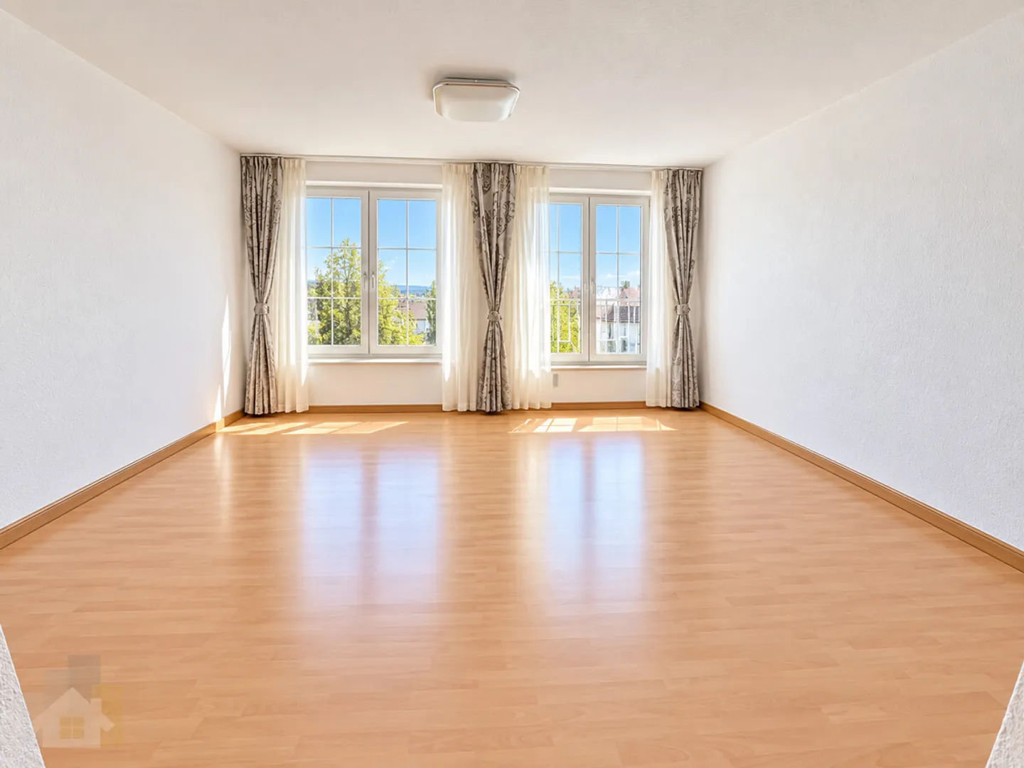Preiswerte 4-Zimmerwohnung auf 90 m2 mit Balkon und Aussenparkplatz in - Photo 4 sur 10