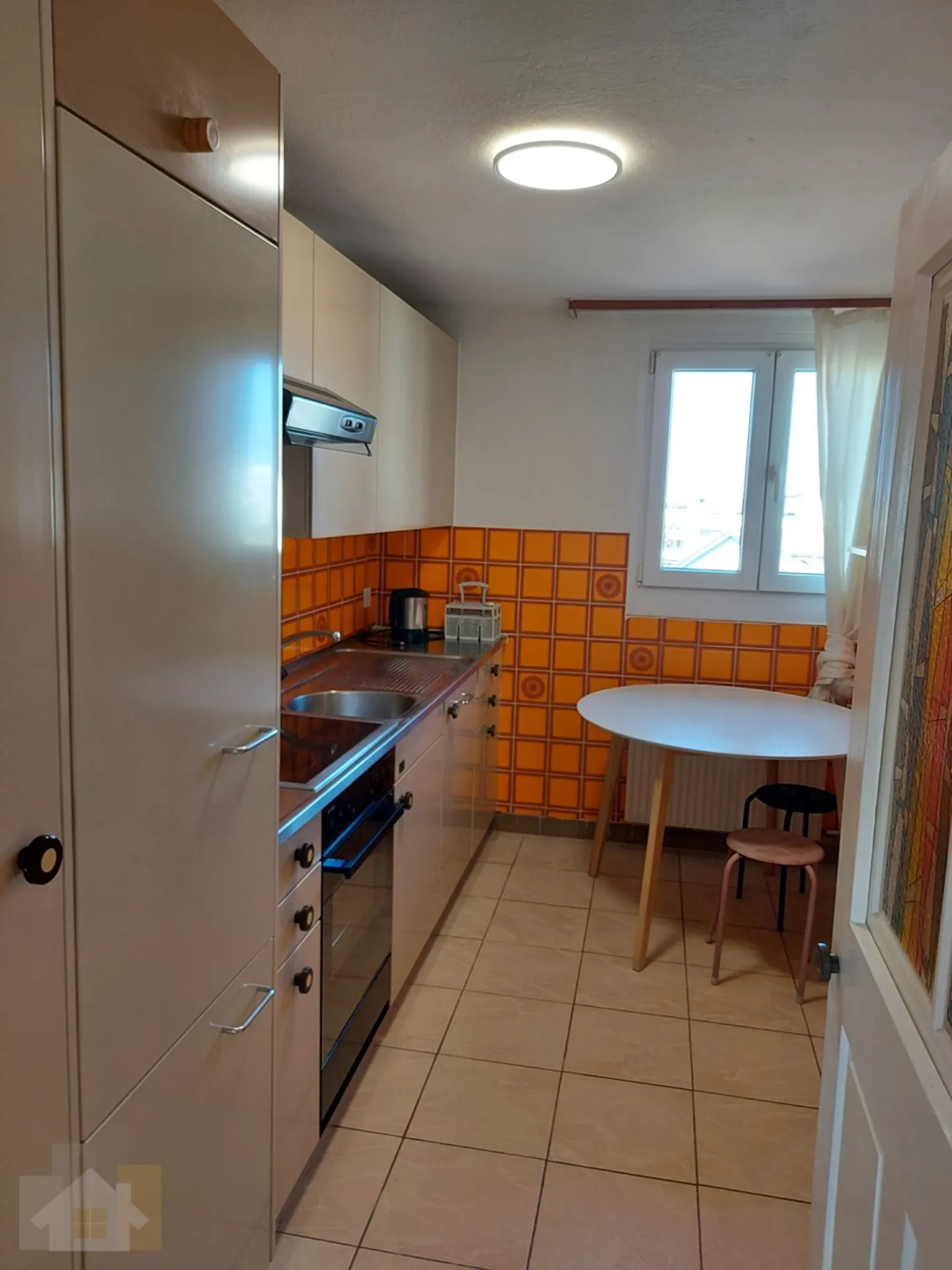 Ganzes Haus / Restaurant (Kontaktbar) mit 7 Schlafzimmern und einer Ga - Foto 4 von 9