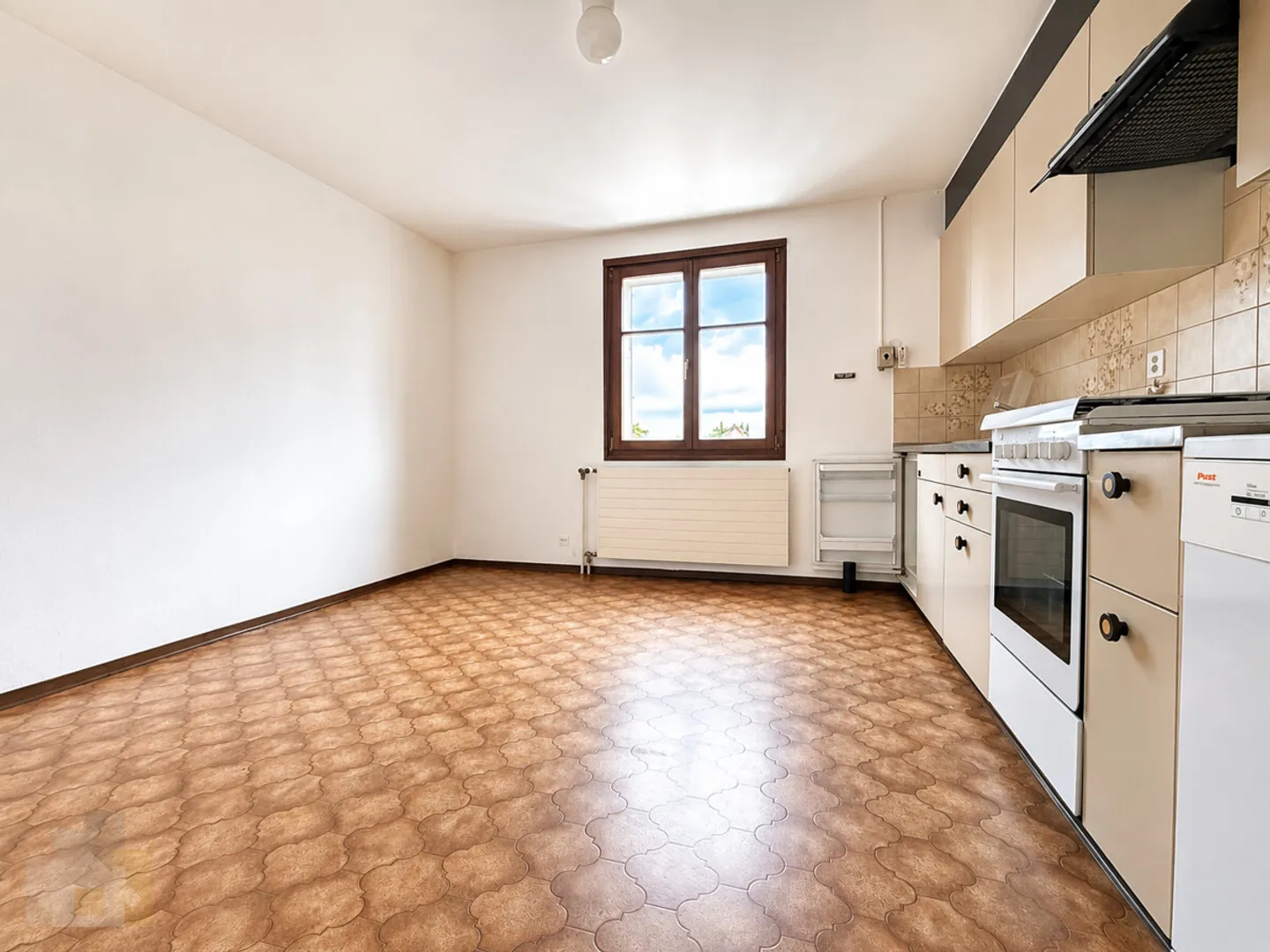IM ZENTRUM VON ROMANSHORN PAUSCHAL MIT PARKPLATZ ALTBAUWOHNUNG - Foto 4 von 8