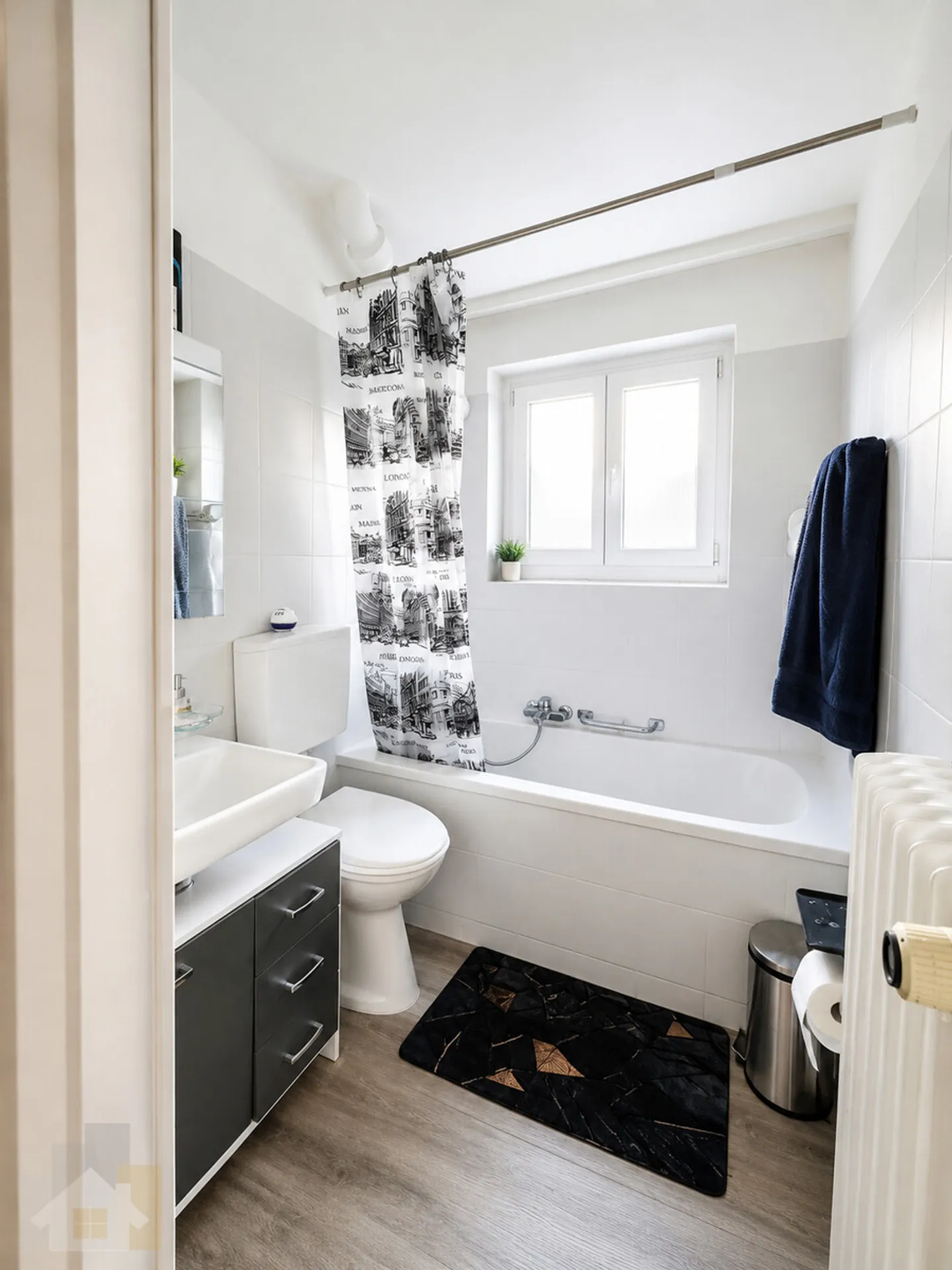 MODERN RENOVIERTE 3-ZIMMER-WOHNUNG MIT 2xBALKON - Photo 3 sur 5