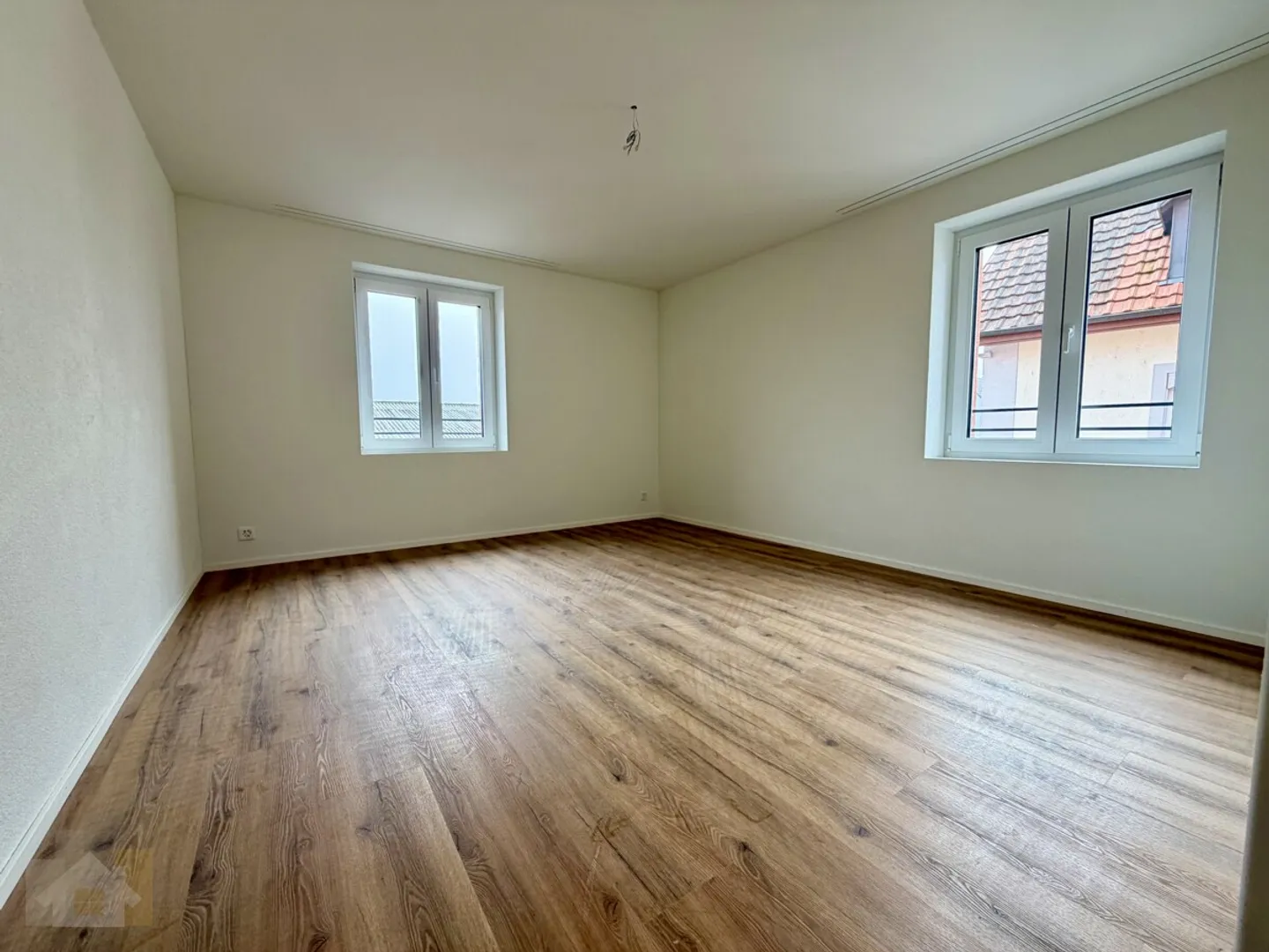 NEUE TOP MODERNE WOHNUNG AN ZENTRALER LAGE - Foto 3 von 7