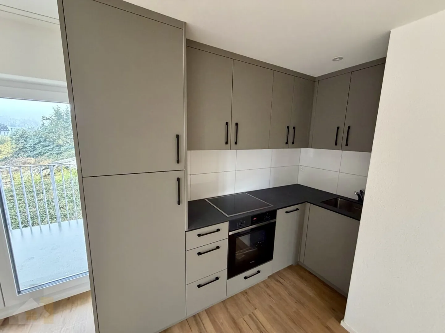 NEUE TOP MODERNE WOHNUNG AN ZENTRALER LAGE - Foto 6 von 7