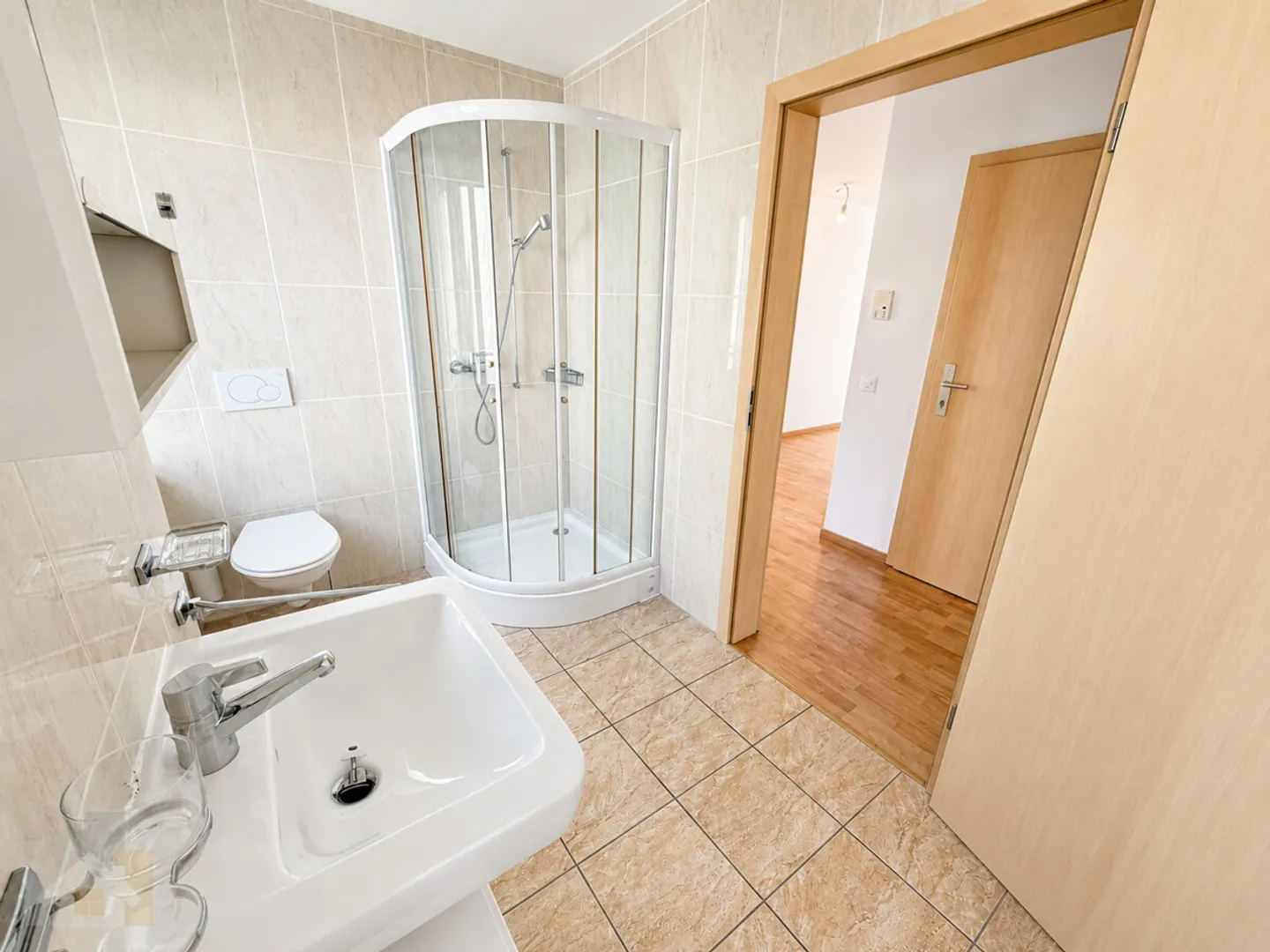 DIRECTEMENT AU LAC AVEC 2 BALCONS ET BEAUCOUP D'ESPACE - Photo 12 sur 13