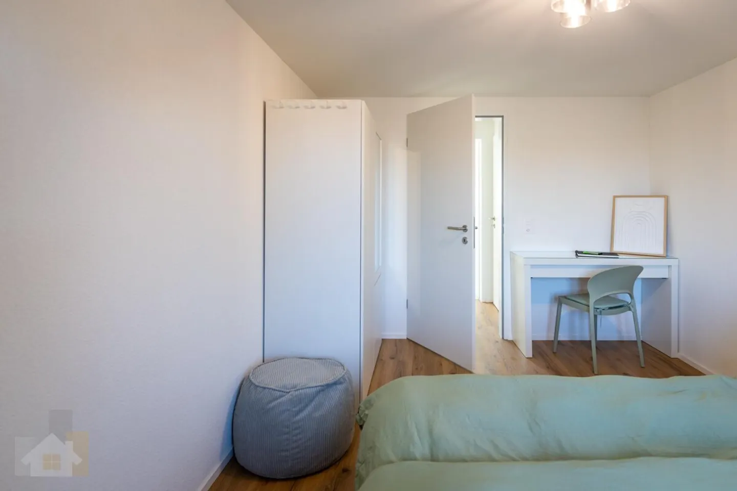Furnished Dream Apartment in Central Location - Limited Time - Photo 3 of 7