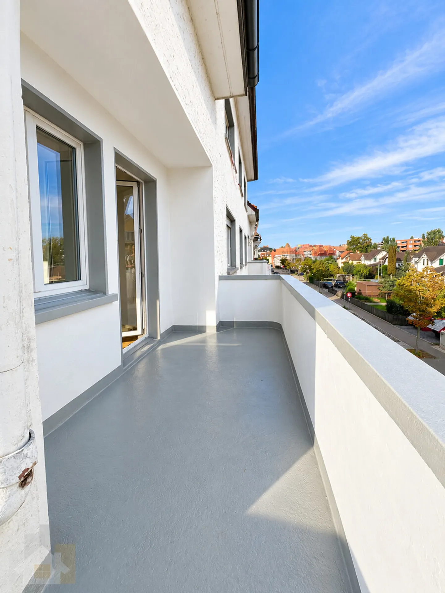 RENOVATED APARTMENT WITH TWO BALCONIES INCLUDING PARKING SPACE - Photo 9 of 9