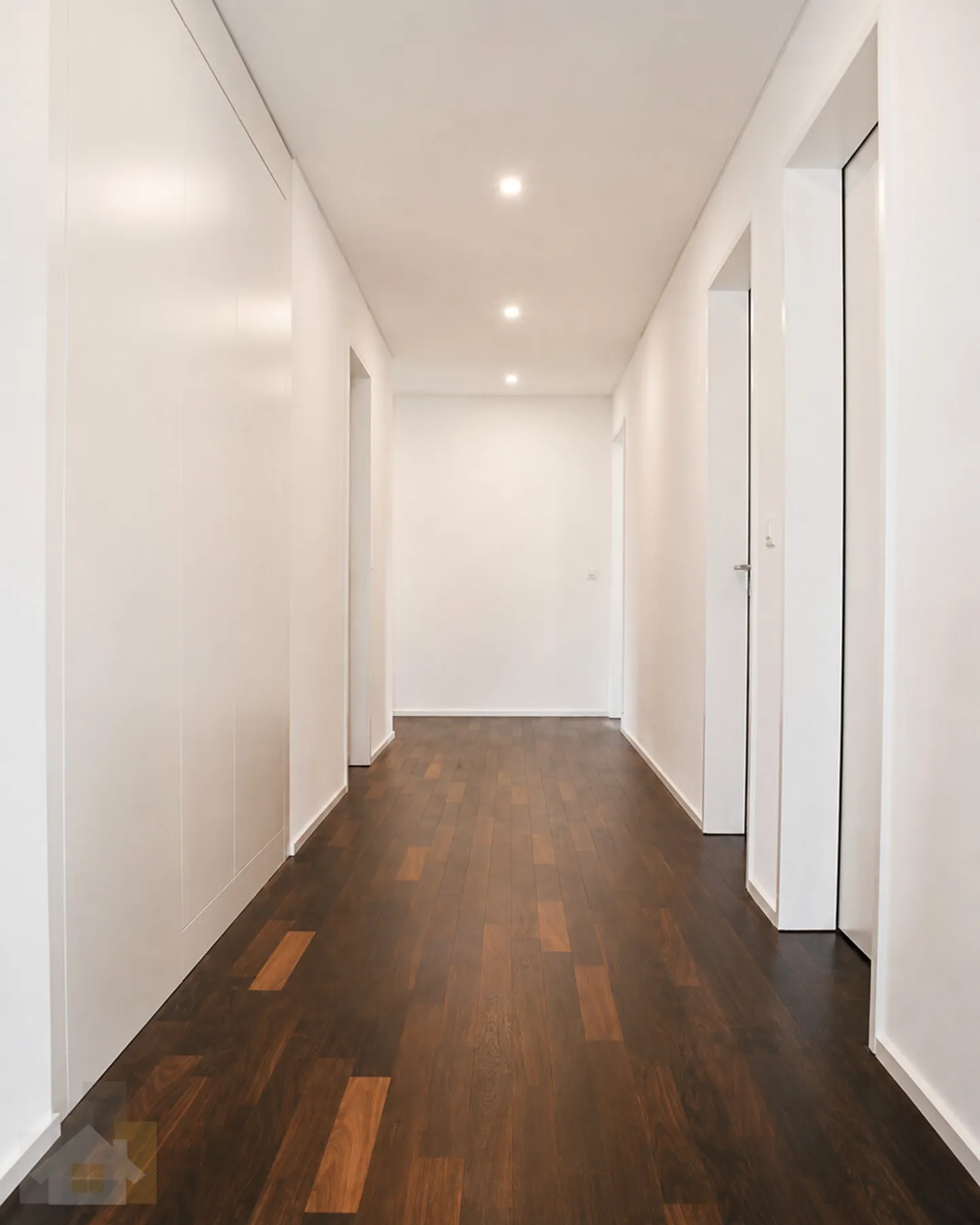 Modern Living Above the Rooftops: Attractive 4.5-Room Apartment with Large Terrace - Photo 3 of 6