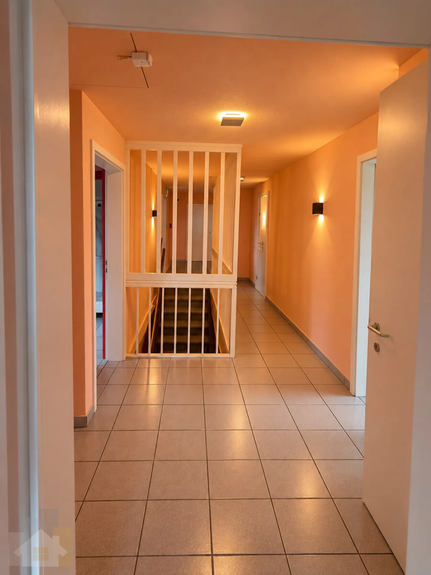 Attractive contact bar with 6 rooms property with furniture takeover - Photo 12 of 13
